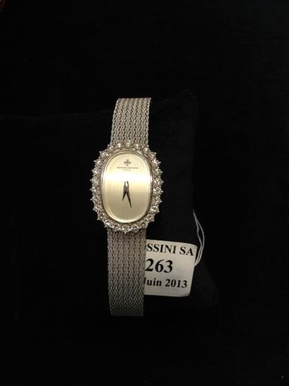 VACHERON&CONSTANTIN Montre de dame tonneau en or blanc 18K (750/1000e), bracelet...
