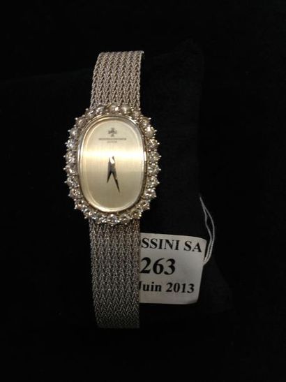 VACHERON&CONSTANTIN Montre de dame tonneau en or blanc 18K (750/1000e), bracelet...