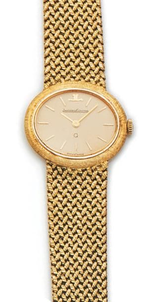 JAEGER LECOULTRE Montre bracelet de dame, ovale, en or jaune 18K (750/1000e). Cadran...