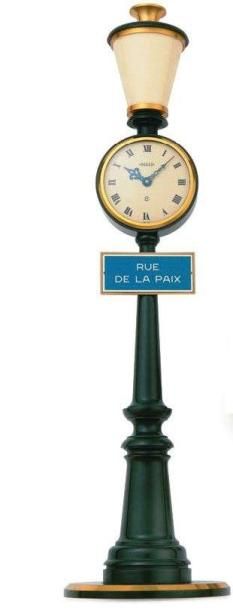 JAEGER Pendulette "Rue de La Paix", laquée vert. Cadran champagne chiffres romains....