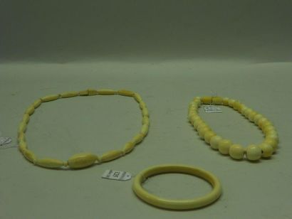 Catherine Noll Bracelet en anneau fixe et collier en ivoire à cabochons ovalisés....