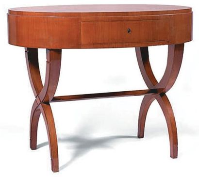 André ARBUS (1903 -1969) Table d'appui en placage de sycomore vernissé à plateau...