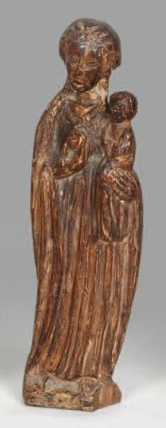 null Petite vierge Flamande en chêne sculpté du XVIe siècle. Elle est représentée...