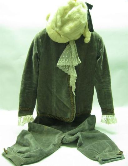 null Costume de Petit Marquis, XXe siècle, style Louis XV. Velours gris, galonné...