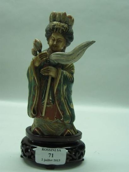 ASIE Divinité féminine en ivoire polychrome. Chine. Haut.: 16 cm