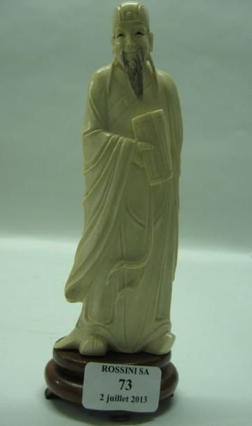 ASIE Sujet en ivoire, figurant un personnage barbu. Chine. Haut.: 17,5 cm