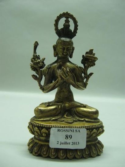 ASIE Sujet en bronze doré représentant le dieu Manjusri assis en padmasana sur un...