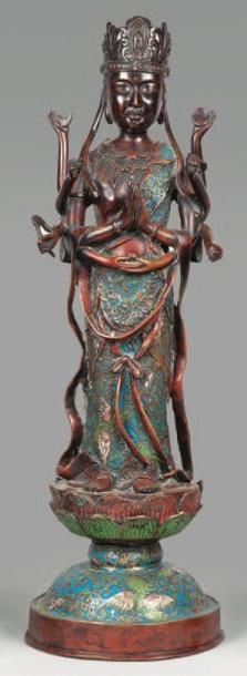 ASIE Sujet en bronze et émaux sur champlevé représentant la déesse "Kanon" debout...