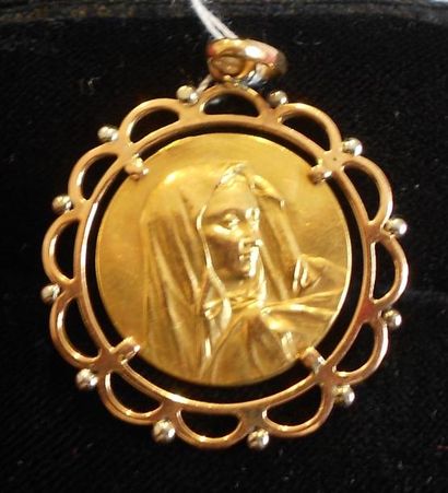 null Pendentif en or jaune composée d'une médaille "Marie"