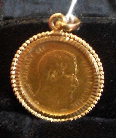 null Pendentif en or jaune composée d'une pièce de 10FF Nap. III 1859.
5 grammes