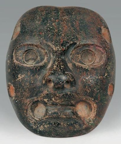 null Masque pectoral en pierre (diorite?) Représentant un visage naturaliste, pierre...