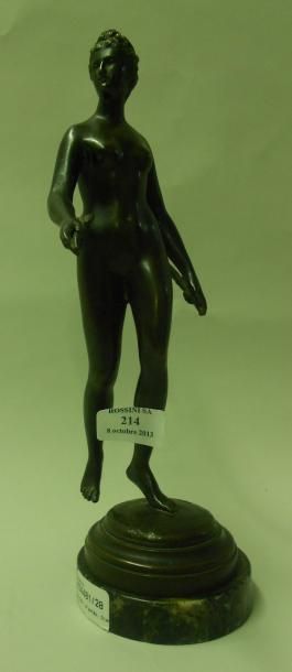 HOUDON Jean-François (D'après) (1741-1828) Diane chasseresse Bronze à patine brune....