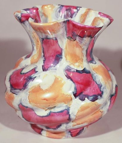 FANINI (XXe siècle) Vase. Terre blanche, signature manuscrite peinte sous la pièce....