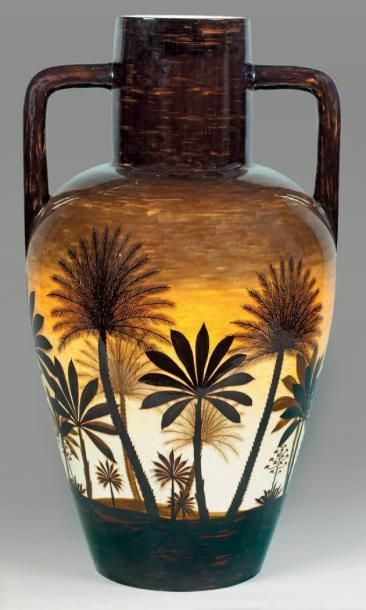 MONT CHEVALIER - Poterie du (1879 -1920) Très grand vase à deux anses à décor de...