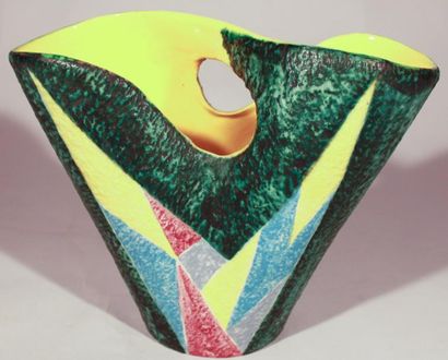 SAGAN Jacques (né en 1927) Vase panier à décor géométrique inté - rieur jaune. Terre...