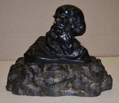 CAÏLLET E., XIXe -XXe siècles Verlaine (?) Buste en bronze à patine noire (frottements),...