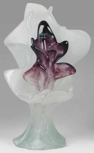 D'après Salvador DALI Phonographe antediluvien, 1980 Sculpture en pâte de verre translucide...