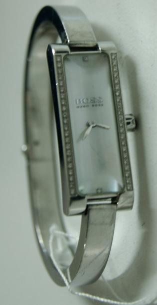 HUGO BOSS Montre de dame rectangulaire en acier, bracelet rigide (articulé sur le...