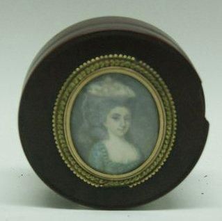 École FRANÇAISE - Dernier tiers du XVIIIe siècle Portrait de femme coiffée d'un chapeau...