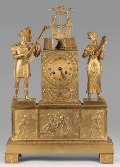 null Pendule en bronze doré à haute base ornée de scènes repré - sentant la prière...