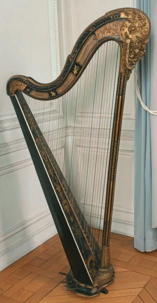 RENAULT ET CHATELAIN Harpe à crochets, pour trente-huit cordes et sept pédales, en...