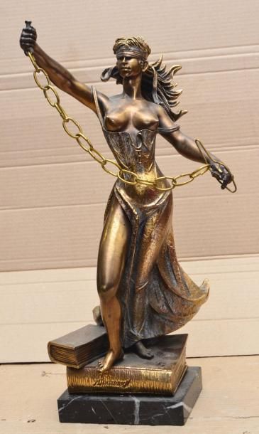 Miguel SENSERRICH La Justice Sculpture en matériau composite doré (manques) sur socle...