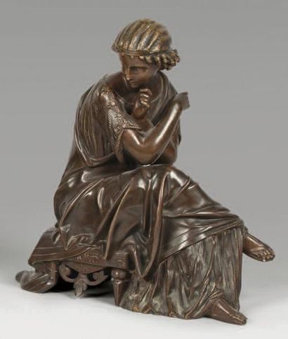 François MAGE Femme à l'antique Bronze de dessus de pendule à patine brune (usures...