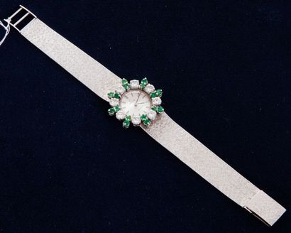 OMEGA 

Montre bracelet de dame ronde (diamètre 17mm) en or blanc 18K (750/1000),...