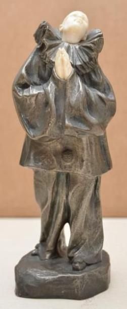 ALLIOT Lucien, 1877-1967 La prière de Pierrot Bronze à patine argentée, visage et...