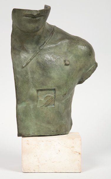 Igor MITORAJ Persée Bronze à patine antique sur socle en pierre, porte un n°C112/...