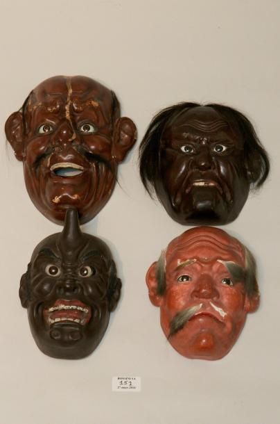 null Quatre masques en bois laqué brun ou noir, cheveux, sourcils et moustaches en...
