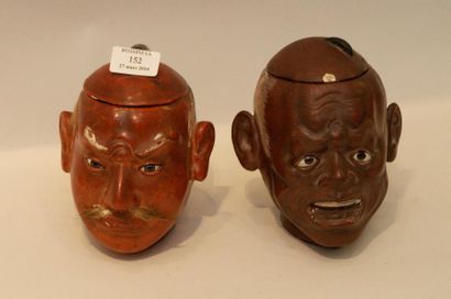null Deux têtes en bois laqué polychrome, formant boite, à visage de personnages...