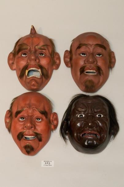 null Quatre masques en bois laqué brun ou noir, avec poils rapportés, les yeux incrustés,...