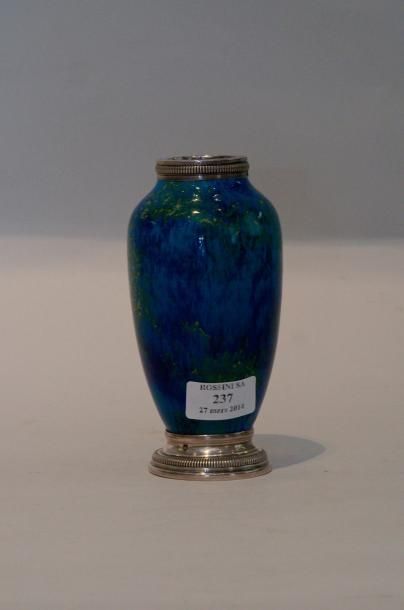 SÈVRES, Paul MILET (1870 -1950) Vase ovoïde en faïence fine, décor en bleu et paillons...