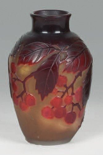 Emile GALLE (1846 -1904) Vase ovoïde à corps épaulé et col légèrement galbé. Épreuve...