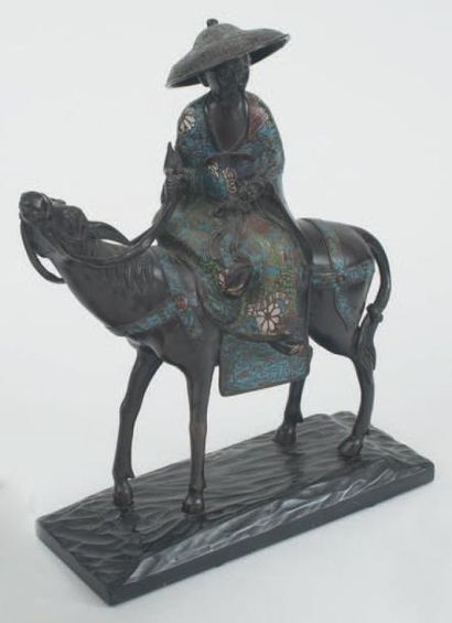 null Toba sur son âne en bronze et émaux cloisonnés. Haut.: 40 cm.