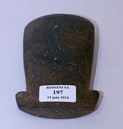 null Hache cultuelle pierre granitique dure polie. INCA époque classique, 600 / 900...