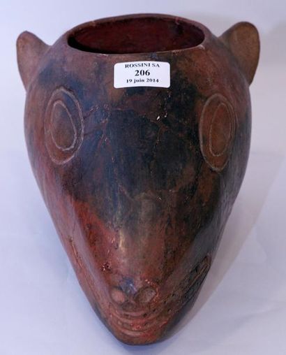 null Vase zoomorphe à décor de lama. Restaurations. LAMBAYEQUE 1100 / 1400 ap. J.C....