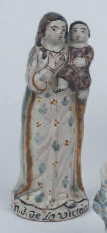 NEVERS Vierge à l'Enfant à décor polychrome debout sur une base portant l'inscription...
