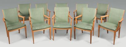 CARL MALMSTEN (1888-1972) Suite de dix fauteuils en hêtre vernissé à dossier droit...