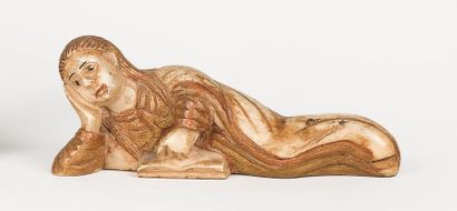 null Sainte Madeleine en ivoire sculpté allongée. La sainte est représentée reposant...