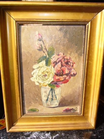PATIOLY M. (XXème siècle) Roses, huile sur carton, signé en bas à droite, 30 x 20...