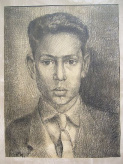 RIEY (XXème siècle) Jeune garçon, dessin au fusain, signé en bas à gauche et date...