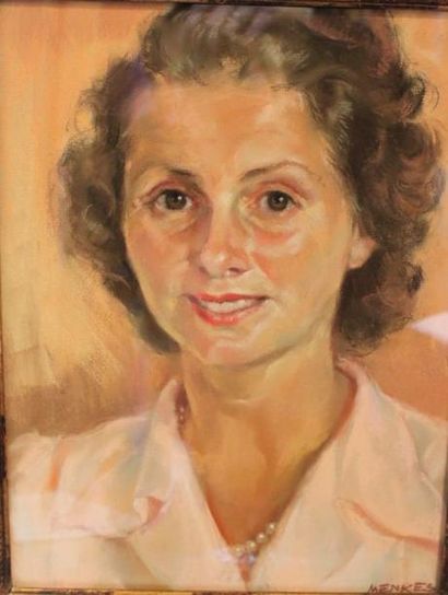 MENKES, 1896-1986 Portrait de femme Pastel, signé en bas à droite, 33 x 25 cm