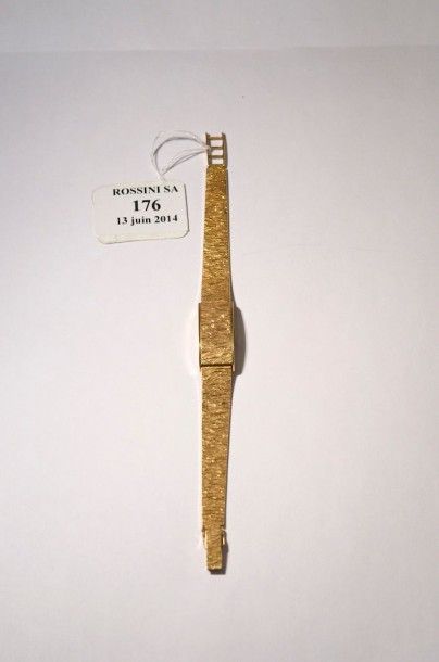 REGLIA Montre bracelet de dame en or jaune 18 K, la montre de forme rectangulaire....