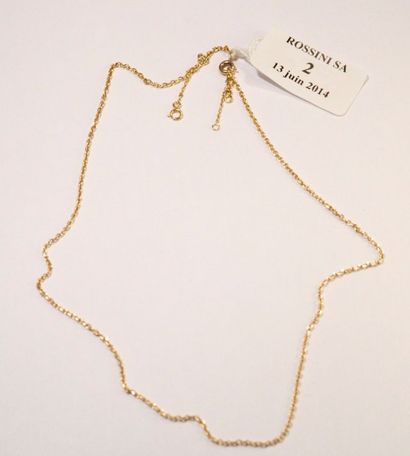 null Lot en or jaune 18 K comprenant: un collier articulé et deux médailles de baptême....