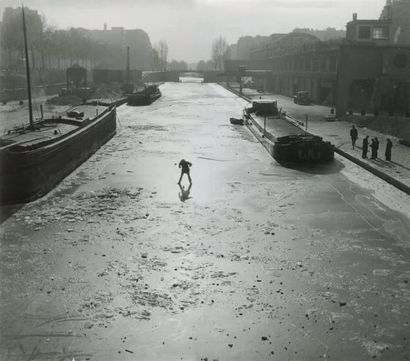 IZIS (Israëlis Bidermanas, dit) 1911-1980 Canal Saint Martin gelé, Paris, ca. 1960...
