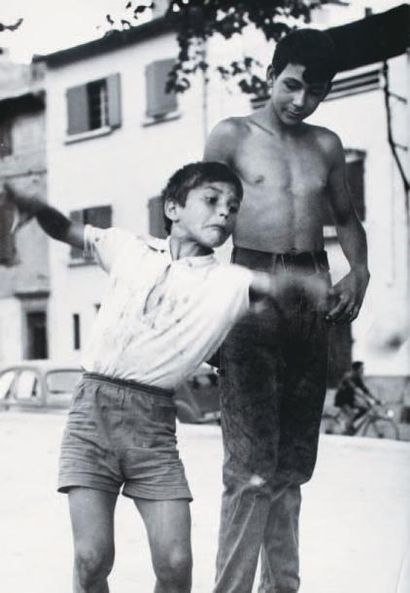 IZIS (Israëlis Bidermanas, dit) 1911-1980 Deux garçons, ca. 1970 Tirage argentique...