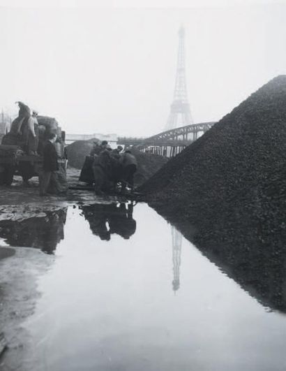 IZIS (Israëlis Bidermanas, dit) 1911-1980 Ouvriers sur les quais, Paris, ca. 1960...