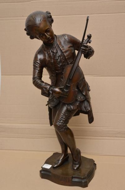 Paul DUBOIS Jeune Mozart Bronze à patine brune nuancée (usures, salissures et petits...
